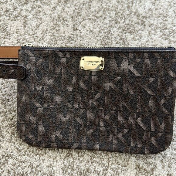 Michael Kors Signature Belt Bag - Picture 2 of 8